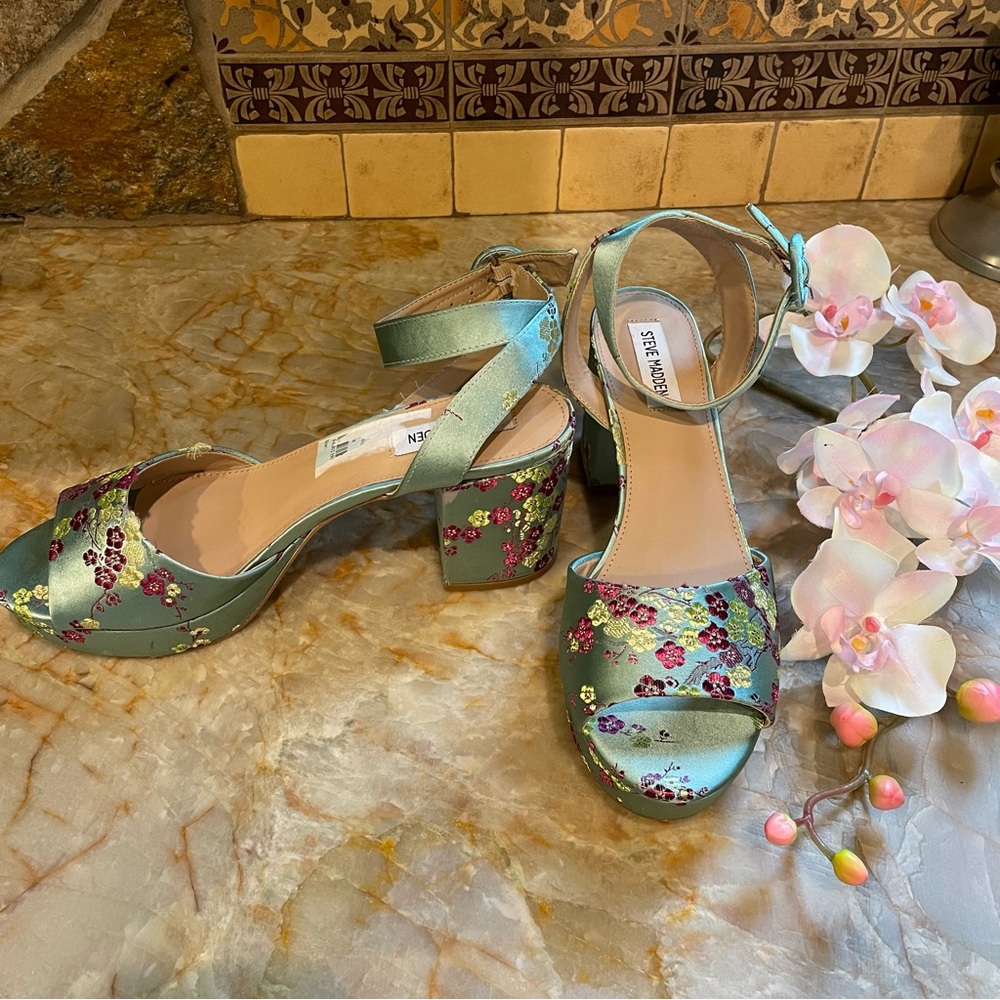 Steve Madden Silk Floral Platform Fashion Heels 10